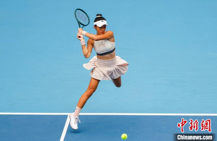 北京中网独苗韦思佳晋级