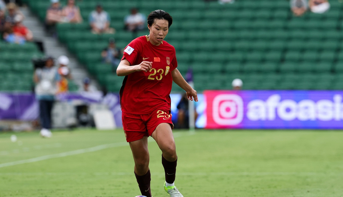 中国女足前锋邵子钦留洋本菲卡将征战欧冠，亚