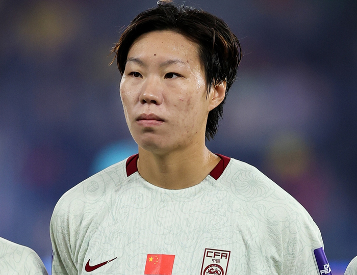 中国女足前锋邵子钦留洋本菲卡将征战欧冠，亚