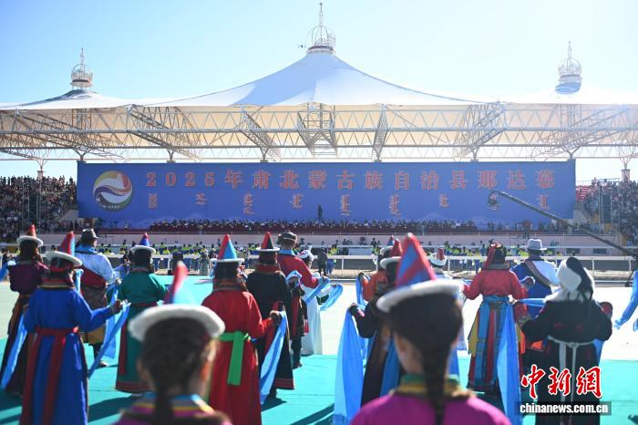 草原上的“热血派对”：肃北那达慕，藏着野性