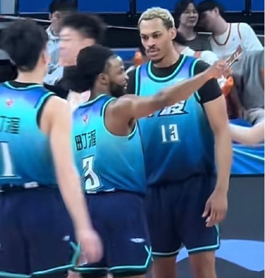 宁波男篮遭重罚引争议 贝兹利解约引热议