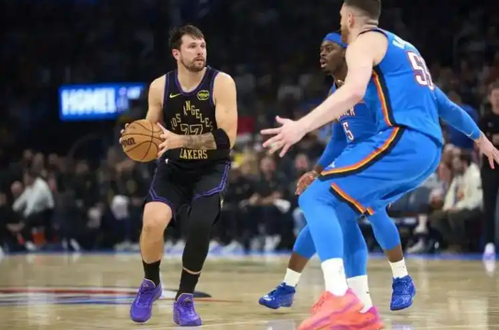 东契奇左脚筋二级拉伤报销常规赛 湖人季后赛前