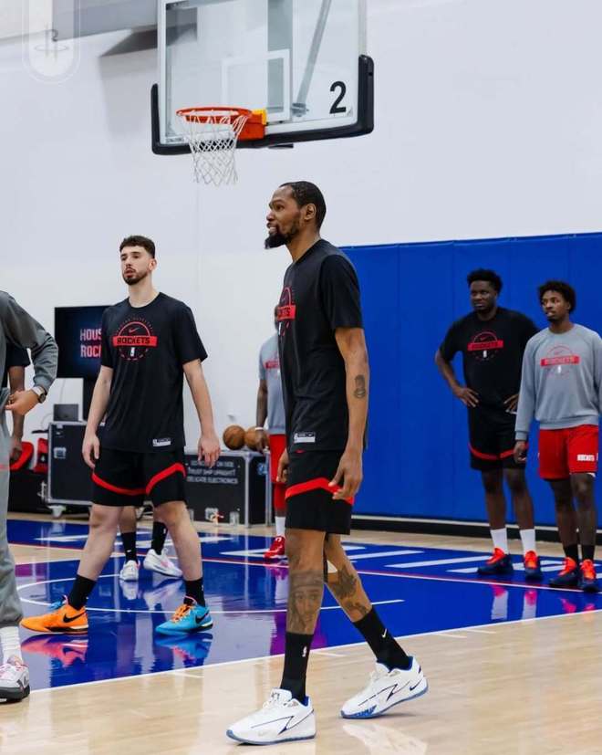 杜兰特带伤复出火箭迎战湖人寻求扳平总比分